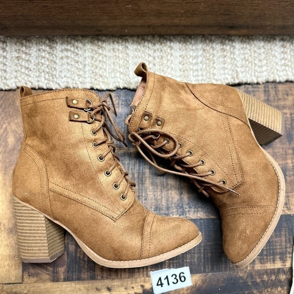 x2B ankle boots brown size 7 3-1/2 heel new zips on side laces front. - Picture 4 of 6